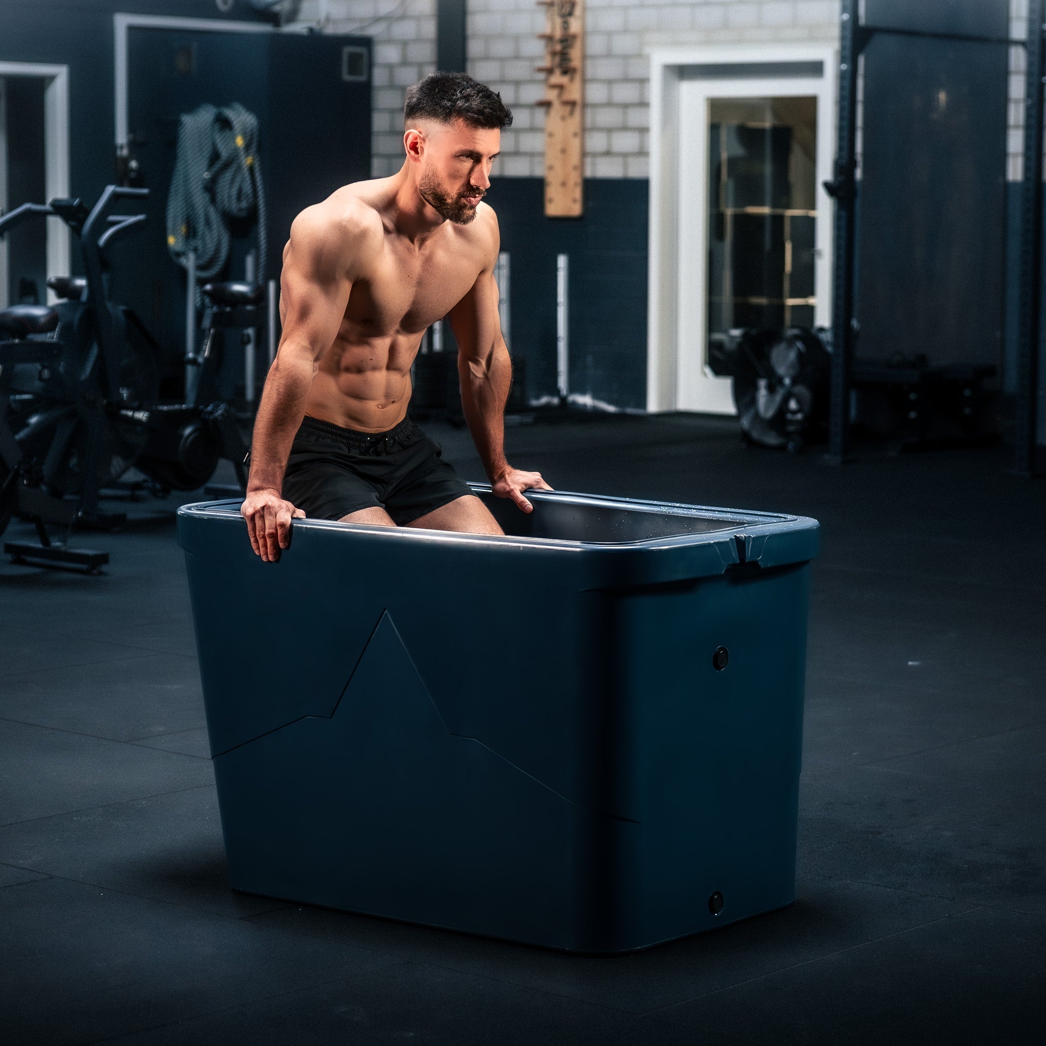 Why Athletes Take Ice Baths: How to Use Cold Therapy for Recovery and Performance